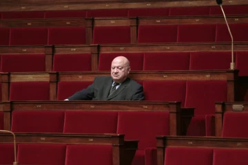 André Santini, député-maire UDI d'Issy-les-Moulineaux, à l'Assemblée Nationale, le 16 mars 2011