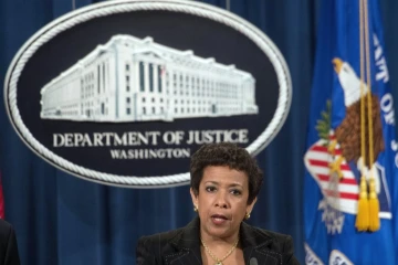 La ministre de la Justice américaine Loretta Lynch en conférence de presse sur la corruption à la Fifa, le 3 décembre 2015 à Washington