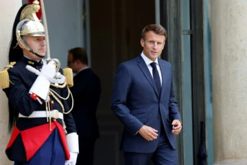 Le président Emmanuel Macron sur le perron de l'Elysée, le 1er septembre 2022 à Paris