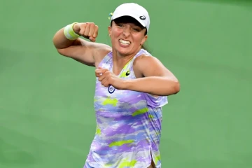 La Polonaise Iga Swiatek célèbre sa victoire au tournoi d'Indian Wells, en Californie, le 18 mars 2022