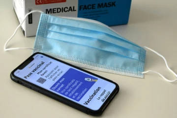 Un pass vaccinal dans l'application "#TousAntiCovid" sur un téléphone, le 27 janvier 2022 à Montpellier