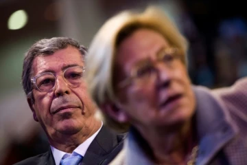 Les époux Balkany lors d'un meeting de LR à Rueil Malmaison dans les Hauts-de-Seine, le 3 décembre 2015