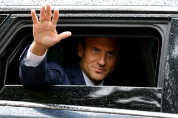 Le président Emmanuel Macron quitte Le Touquet (Pas-de-Calais) après avoir voté pour le second tour des législatives, le 19 juin 2022