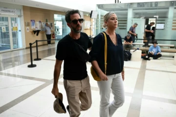 Caroline Darian et son frère Florian P. arrivent au palais de justice d'Avignon pour le procès de leur père, le 2 septembre 2024