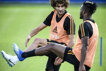 Le milieu Marouane Fellaini (g) et l'attaquant Michy Batshuayi lors d'une séance d'entraînement de la Belgique au Mondial, le 25 juin 2018 à Dedovsk