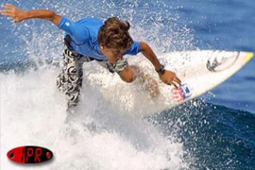 Le Réunionnais Jérémy Florès champion de France et d'Europe minimes de surf. Il est l'un des grands espoirs mondiaux de la discipline