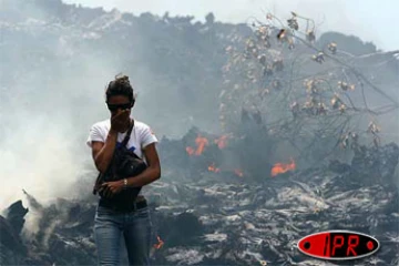 Jeudi 5 avril 2007 - Le Tremblet (Saint-Philippe)

En raison des émanations de gaz volcanique, l'air est difficilement respirable à proximité des coulés