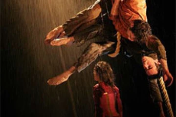 Jeudi 12 mai 2005 -

La valse vertigineuse des corps avec la compagnie Nadir qui se produit dans le cadre du Leu Tempo festival