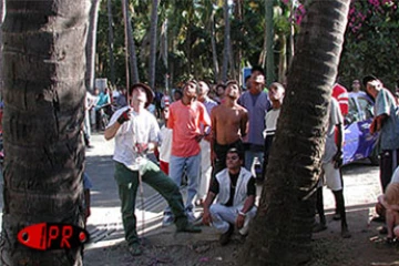 Lors de la 6ème édition concours de grimper de cocotiers  en août 2001 à Saint-Paul