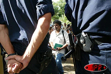 Vendredi 6 juin 2003 -
Trois jeunes embauchés en contrat emplois jeunes ont décidé de  faire la grève de faim pour obtenir le maintien de leur emploi