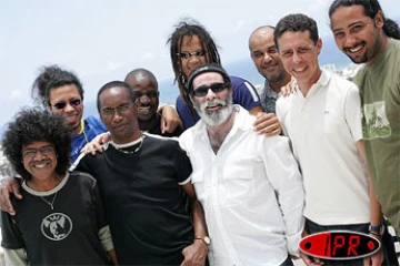 Mercredi 16 novembre 2005

Lors de la présenation de &quot;Lèv&quot;, le nouvel opus de Baster