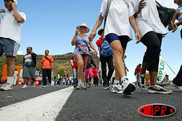 Mardi 12 août 2003
La marche a été organisée pour protester contre la baisse des quotas de CES