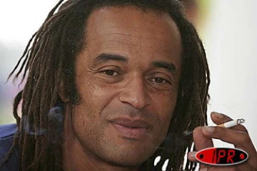 Lundi 25 avril 2005 -

Yannick Noah est arrivé dans la matinée à La Réunion