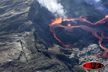 Mardi 4 octobre 2005 -

Le piton de la Fournaise est entré en éruption depuis 14h26