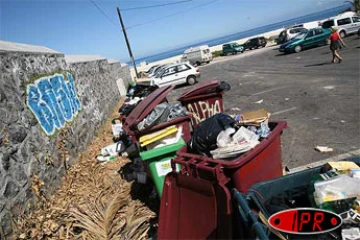 Lundi 25 septembre 2006 -

Malgré la présence de poubelles et un ramassage quotidien des déchets, des immondices défigurent les paysages de l'Ouest