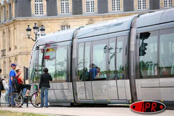 Le tram-train de La Réunion sera construit grâce à un partenariat public-privé (notre photo le tramway de Bordeaux)