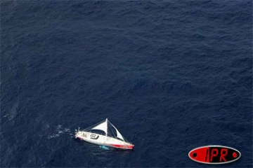 Mercredi 14 mars 2007 -

Tour du monde à contre-courants - À 9 heures, Maud Fontenoy était à 10 km de la côte Est de La Réunion.