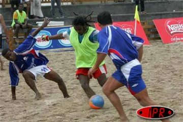 Samedi 7 octobre 2006 -

Phase de jeu lors du tournoi de Beach soccer à Saint-Pierre