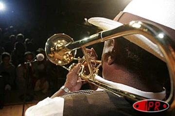 Mardi 10 mai 2005 -

Le coup d'envoi  de Leu Tempo Festival a été donné au Séchoir à Piton Saint-Leu
