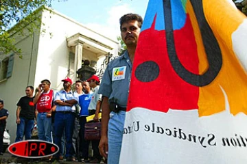 Mercredi 7 avril - 
Les TOS ont manifesté une nouvelle fois contre leur transfert de l'Éducation nationale aux collectivités locales