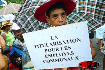 Lundi 16 février 2004
Des milliers d'employés communaux sont descendus dans la rue pour réclamer leur titularisation