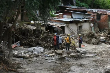 Glissement de terrain au Venezuela: les secours à la recherche de 56 disparus
