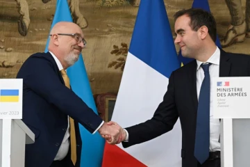 La France va fournir 12 canons Caesar supplémentaires à l'Ukraine