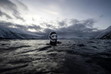 Dans les eaux glacées de Norvège, l'apnéiste Guérin-Boëri danse avec les orques
