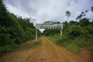 Retour dans la jungle à Jonestown, 44 ans après le massacre  