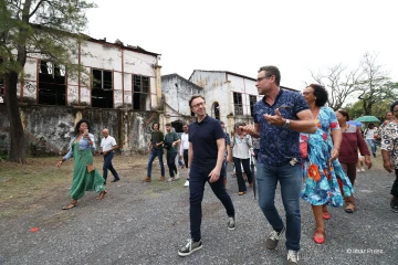 Stéphane Berne en visite à l'ancienne usine de Pierrefonds