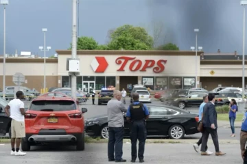 Le supermarché Tops où dix personnes ont été tuées par balle, le 14 mai 2022 à Buffalo, au nord de New York ( Getty / John Normile )