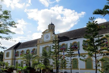 Saint-Pierre : travaux de restauration des façades de l'hotel de ville