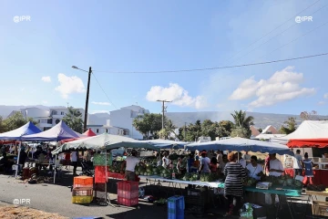 Premier dimanche du marché forain Rivière des Galets