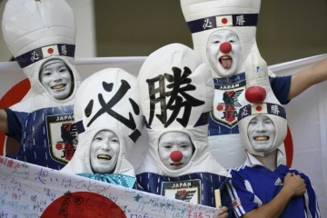 Des supporters japonais avant le match contre la Pologne lors du Mondial