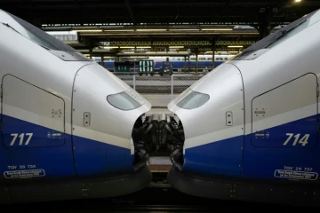Deux motrices de TGV accouplées
