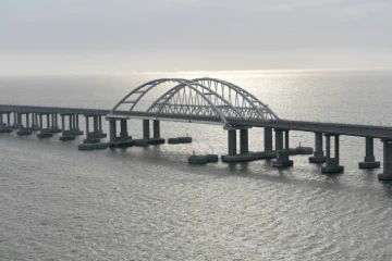 Ukraine: l'explosion d'un véhicule piégé paralyse le pont russe de Crimée 