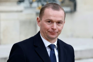 Dussopt rattrapé par une affaire de "favoritisme"