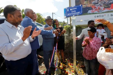 inauguration plaque Emile Moutoussamy, à Domenjod, Saint-Denis