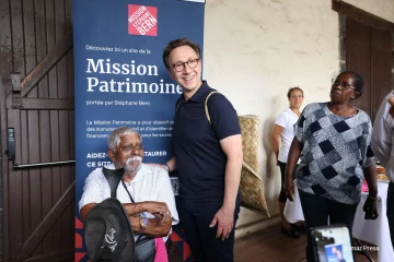 Stéphane Berne en visite à l'ancienne usine de Pierrefonds