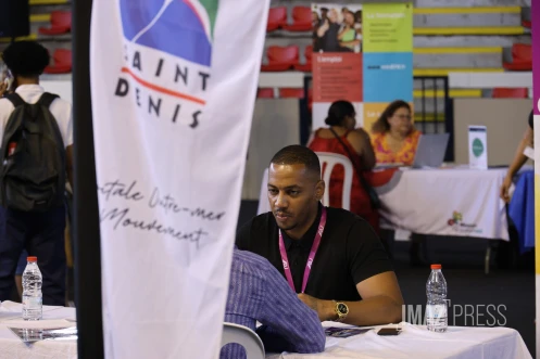 salon de l'emploi stade Ivoula 