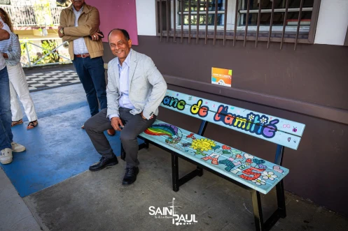 Rentrée scolaire à Saint-Paul : le maire visite l'école maternelle de la Saline-les-Hauts