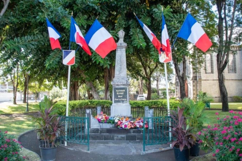 Le Port : commémoration de l'armistice au monument aux Morts