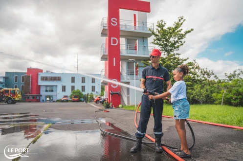 Le Port : les jeunes élus découvrent le métier de pompiers