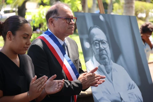Saint-Pierre : les employés et élus rendent hommage à Michel Fontaine