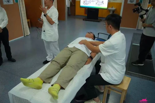 Région Réunion : Huguette Bello visite le pôle de recherche et de soins en Médecine Traditionnelle Chinoise de Tianjin