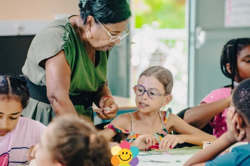 Saint-Denis : à l'école Les Eglantines les ateliers du midi se partagent avec les club séniors 