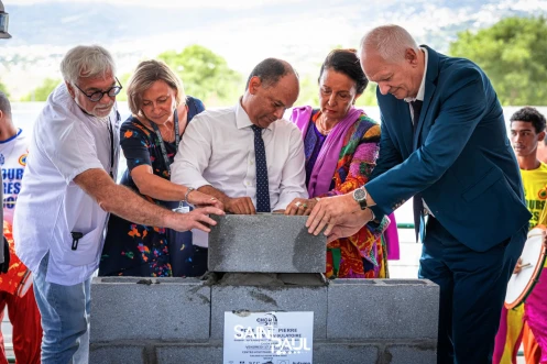 Saint-Paul : pose de la première pierre du bâtiment ambulatoire