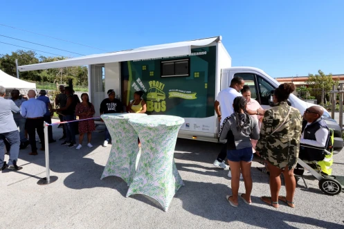 Le Proxibus fait sa tournée dans les quartiers de Saint-Denis
