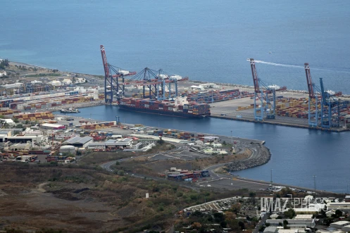 le grand port maritime , port est