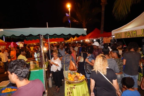 Marche? de Noe?l et food festival à Saint-Paul